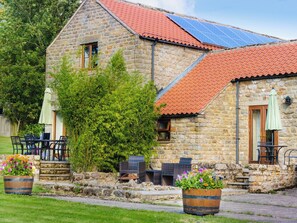 Outdoor dining - 1 bedroom accommodation in Stape, near Pickering (Stape, near Pickering)
