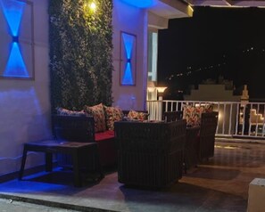 Dining - Savera Bliss Homestay (Naukluchiatal)