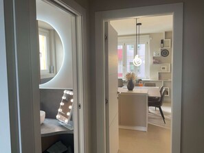 Iron/ironing board, internet, bed sheets