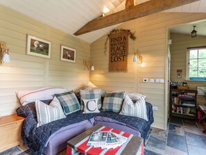 Unclassified image, 2 of 49, button - 1 bedroom accommodation in Robertsbridge (Robertsbridge)