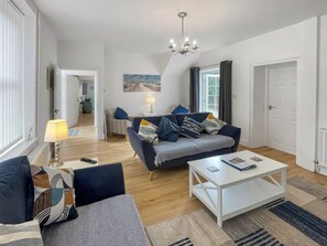 TV - 3 bedroom accommodation in Minehead (Minehead)