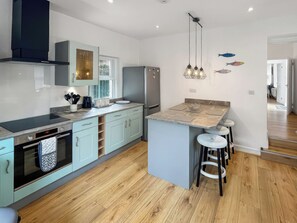 Dishwasher, high chair - 3 bedroom accommodation in Minehead (Minehead)
