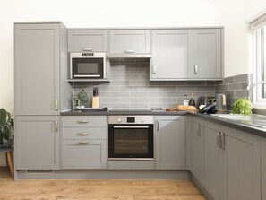 Dishwasher, high chair - Little Dunley Cottages - Hazel (Bovey Tracey)