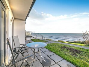 Outdoor dining - 1 bedroom accommodation in Seaton (Seaton)