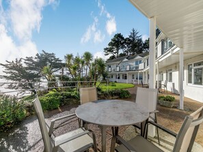 Outdoor dining - Superb sea views from a ground floor apartment, set in tranquil grounds. (Seaton)