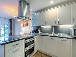 Private kitchen - 1 bedroom accommodation in Seaton (Seaton)