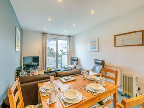 Dining - Superb sea views from a first floor apartment, set in tranquil grounds. (Seaton)