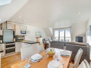 Dining - 2 bedroom accommodation in Seaton (Seaton)