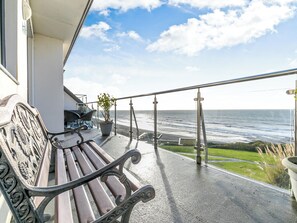 Property grounds - 2 bedroom accommodation in Seaton (Seaton)