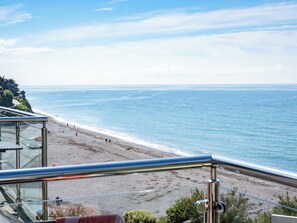 Beach - 2 bedroom accommodation in Seaton (Seaton)