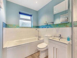Bathroom - 2 bedroom accommodation in Seaton (Seaton)