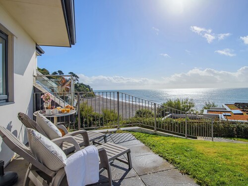 A contemporary house in a peaceful setting, with superb views over the sea.