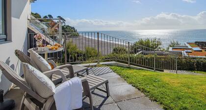A contemporary house in a peaceful setting, with superb views over the sea.