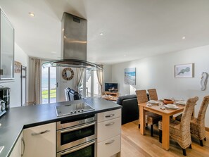 Private kitchen - 24 Mount Brioni, Nr Looe (Seaton)