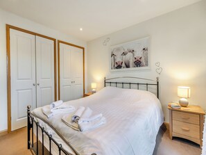 1 bedroom - 24 Mount Brioni, Nr Looe (Seaton)