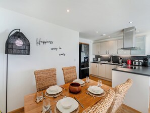 Dining - 24 Mount Brioni, Nr Looe (Seaton)