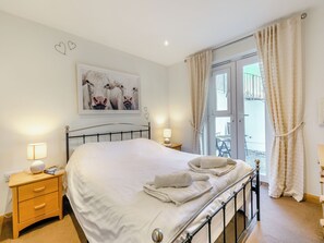 1 bedroom - 24 Mount Brioni, Nr Looe (Seaton)