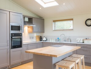 Highchair - 2 bedroom accommodation in Hassocks (Hassocks)
