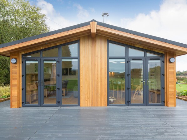 Exterior detail - Escape from it all and enjoy a stylish lodge in a beautiful setting. (Hassocks)