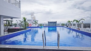 2 piscinas externas