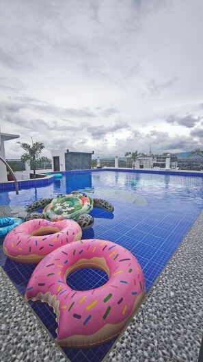 2 outdoor pools - Kandy Haven - 1 Bedroom Unit (Angeles City)