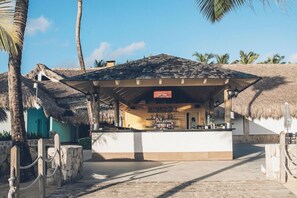 Bar (on property) - Iberostar Waves Dominicana (Punta Cana)