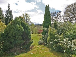 Property grounds - 2 bedroom accommodation in Spean Bridge near Fort William (Spean Bridge near Fort William)