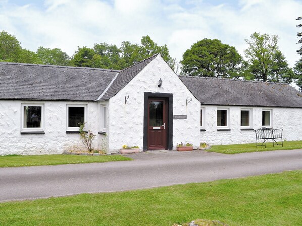 Exterior - 3 bedroom accommodation in Palnackie, Castle Douglas (Palnackie, Castle Douglas)