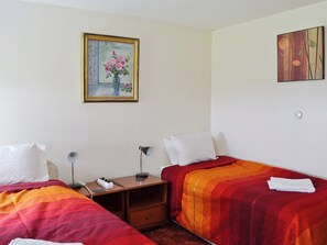 3 bedrooms, free WiFi - 3 bedroom accommodation in Palnackie, Castle Douglas (Palnackie, Castle Douglas)