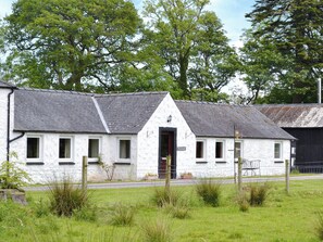 Exterior - 3 bedroom accommodation in Palnackie, Castle Douglas (Palnackie, Castle Douglas)