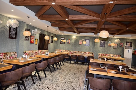 Restaurante. Hotel Milan Residential Muzaffarpur