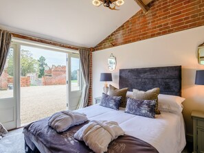 2 bedrooms, free WiFi - Enchanted Cottage - UK12756 (Salhouse, near Norwich)
