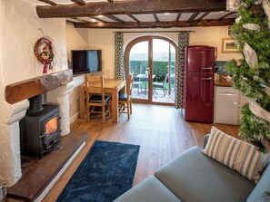 TV, fireplace - Gill Cottage - UK1277 (Castle Carrock, near Brampton)