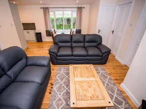 TV - 2 bedroom accommodation in Fort William (Fort William)
