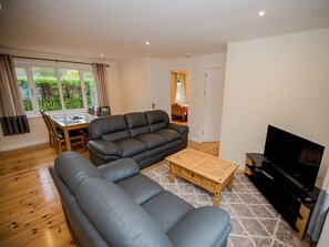 TV - 2 bedroom accommodation in Fort William (Fort William)