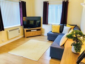 TV - 1 bedroom accommodation in Inverlochy (Inverlochy)