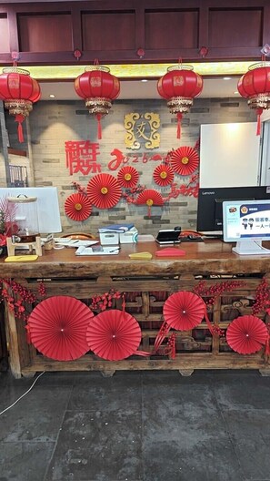 ฝ่ายต้อนรับ