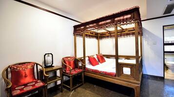 Tradisjonelt dobbeltrom | Blendingsgardiner, lydisolert, wi-fi (inkludert) og sengetøy