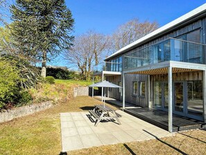 Outdoor dining - 4 bedroom accommodation in Tobermory, Isle of Mull (Tobermory, Isle of Mull)