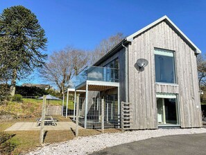 Exterior - 4 bedroom accommodation in Tobermory, Isle of Mull (Tobermory, Isle of Mull)