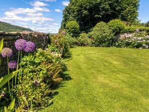 Property grounds - 5 bedroom accommodation in Harwood Dale, near Scarborough (Harwood Dale, near Scarborough)