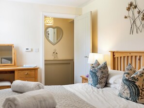 5 bedrooms, free WiFi - 5 bedroom accommodation in Harwood Dale, near Scarborough (Harwood Dale, near Scarborough)