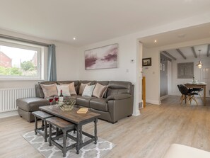 TV - 3 bedroom accommodation in Whitby (Whitby)