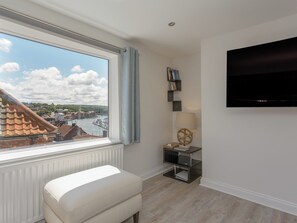 TV - 3 bedroom accommodation in Whitby (Whitby)