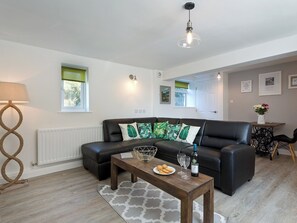 TV - 1 bedroom accommodation in Whitby (Whitby)