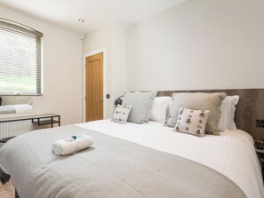 3 bedrooms, free WiFi - 1 Monkbar Mews - UK2690 (York)