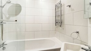 A modern bathroom with a bathtub, a shower, and a toilet. - 4 Monkbar Mews - UK2693 (York)