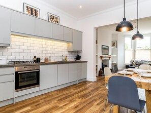 Dishwasher - Luxury two bed apartment within the city centre. (York)