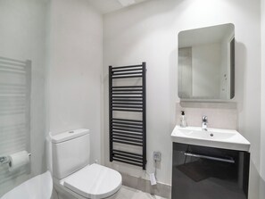 Towels - Two bed apartment for five with private parking. (York)