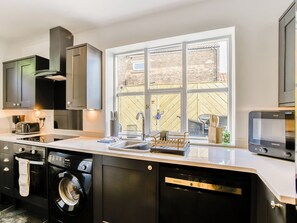 Dishwasher, high chair - 2 bedroom accommodation in Whitby (Whitby)